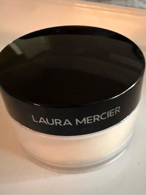 Laura Mercier Translucent Loose Setting Powder - Translucent honey